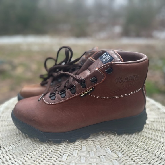 Vasque boots. Vasque Sundowner GTX boots. Size 8.5. Backpacking boots. Hike work - Picture 8 of 13